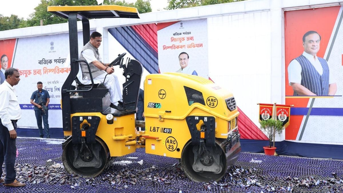 ৰাজ্যজুৰি ৪৭২.৫১ কোটি টকাৰ নিচাযুক্ত সামগ্রী দাহ, ড্ৰাগৰ ওপৰত মুখ্যমন্ত্ৰীৰ ৰোলাৰ